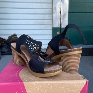 Women’s Dansko Deandra Nubuck Black